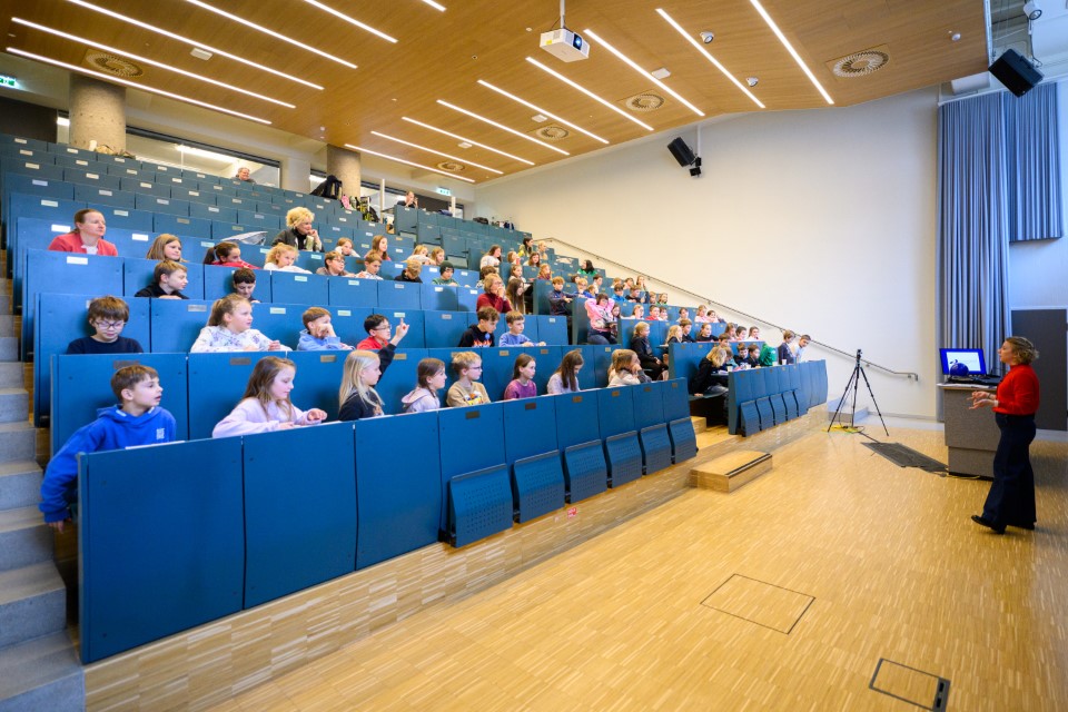 Uni für Kinder; HS1; Bibliothek; AAU; Universität Klagenfurt; Fotograf Thomas Hude; Aufnahmedatum 5. Februar 2026
