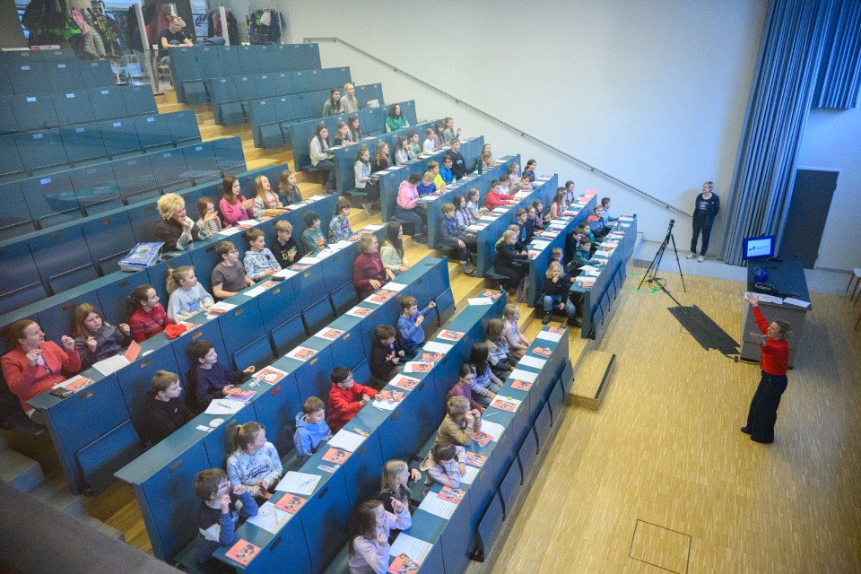 Uni für Kinder; HS1; Bibliothek; AAU; Universität Klagenfurt; Fotograf Thomas Hude; Aufnahmedatum 5. Februar 2026