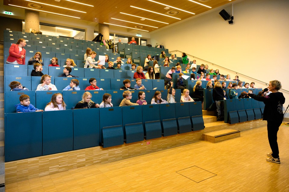 Uni für Kinder; HS1; Bibliothek; AAU; Universität Klagenfurt; Fotograf Thomas Hude; Aufnahmedatum 5. Februar 2026